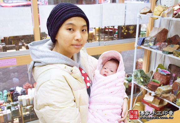 剃胎毛、滿月剃頭、嬰兒剃頭、嬰兒理髮、嬰兒剃髮、嬰兒剃胎毛、嬰兒滿月剃頭、寶寶剃頭、剃胎毛儀式、剃胎毛吉祥話、滿月剃頭儀式、滿月剃頭吉祥話、寶寶剃胎毛、寶寶滿月剃頭理髮、新北永和區剃胎毛、新北永和區滿月剃頭、新北永和區嬰兒剃頭剃胎毛、新北永和區嬰兒理髮、新北永和區嬰兒剃髮、陳寶寶(新北永和區嬰兒寶寶滿月剃頭理髮、免費嬰兒剃胎毛儀式吉祥話)。中國風會場，爸媽寶貝免費穿「日中韓」古裝禮服。專業拍照、DVD光碟、證書。★購買「臍帶章、肚臍章、胎毛筆刷印章」贈送：剃頭、收涎、抓周，三選一。2016.01.13 照片2